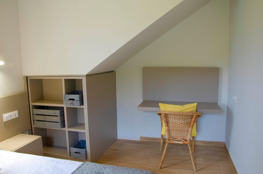 Habitación zona escritorio